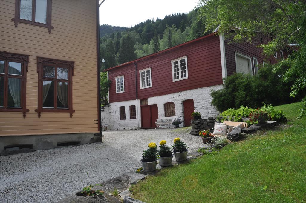 Dosen Gard Hotel Luster Bagian luar foto