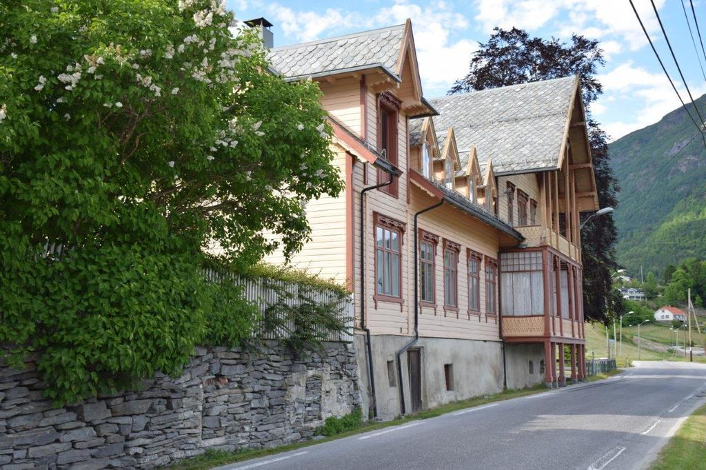 Dosen Gard Hotel Luster Bagian luar foto