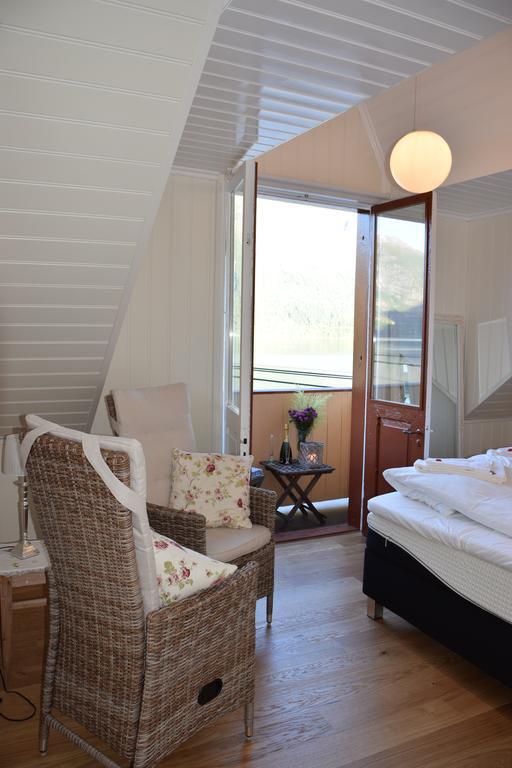 Dosen Gard Hotel Luster Bagian luar foto