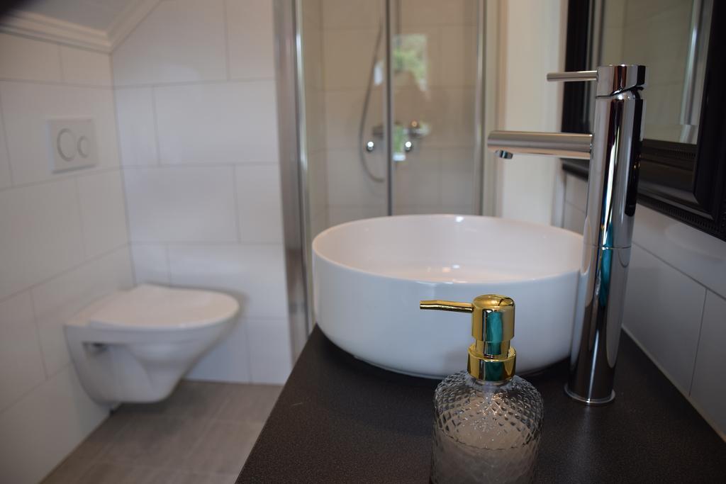 Dosen Gard Hotel Luster Bagian luar foto