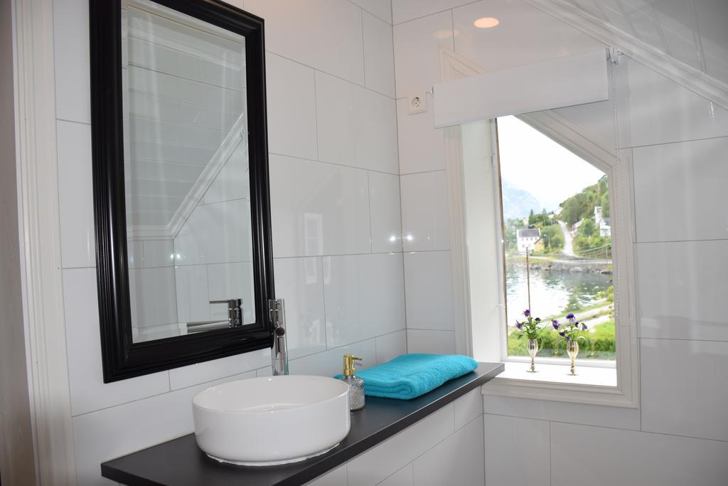 Dosen Gard Hotel Luster Bagian luar foto
