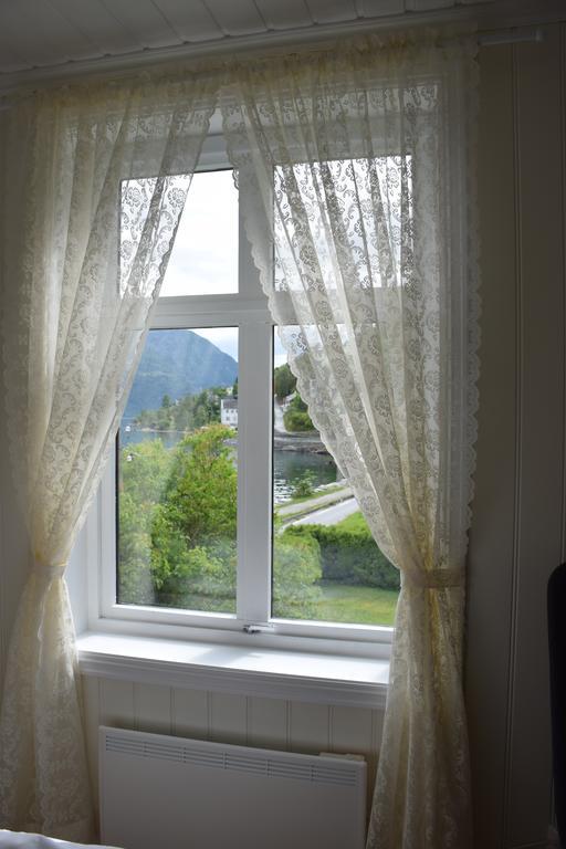 Dosen Gard Hotel Luster Bagian luar foto