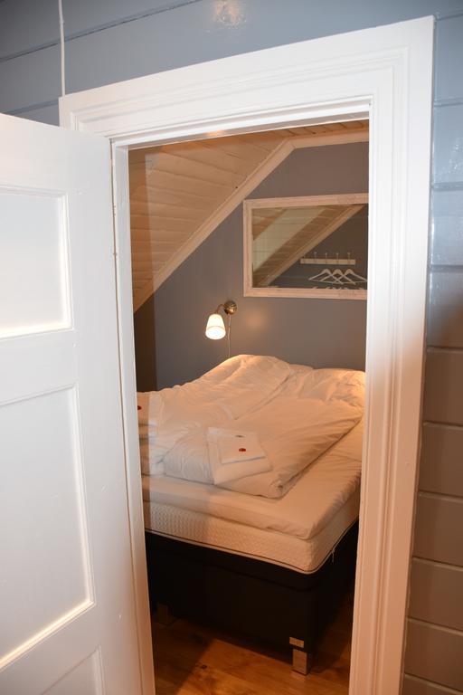 Dosen Gard Hotel Luster Bagian luar foto